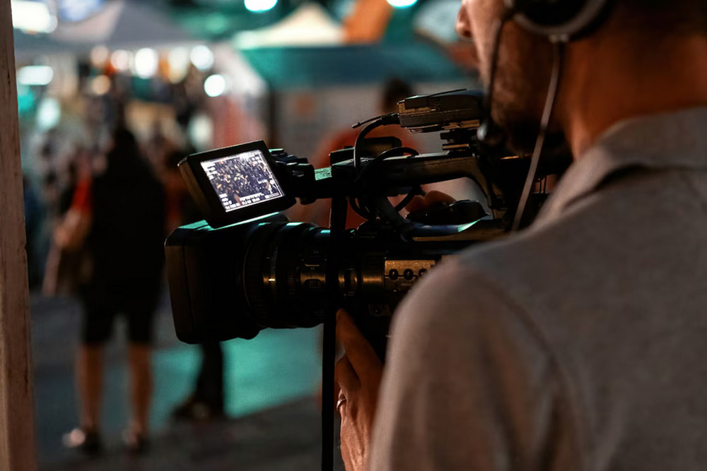 Die Rolle der Medien & Informationslenkung – Wer finanziert große Medienhäuser?