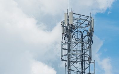 Der Mast über deinem Kopf – Wie gesund ist das Leben unter einem Handymasten wirklich?