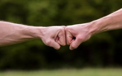 Fist Bump – weg von der Herzensbegrüssung