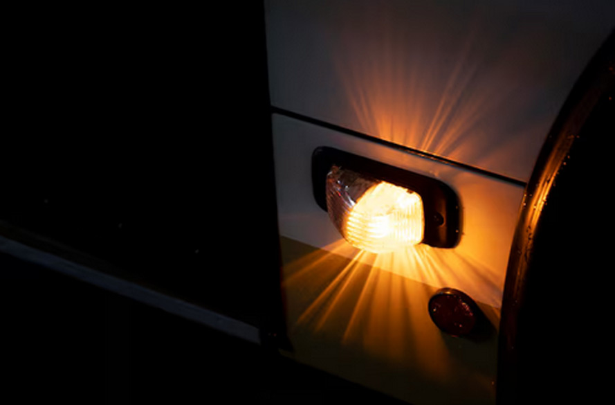 Das Licht im Dunkel: Warum die Welt nicht dunkler wird, sondern reinigt – und wie dein Strahlen heilt